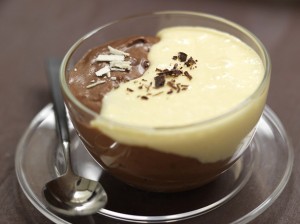 Mousse au chocolat noir et blanc